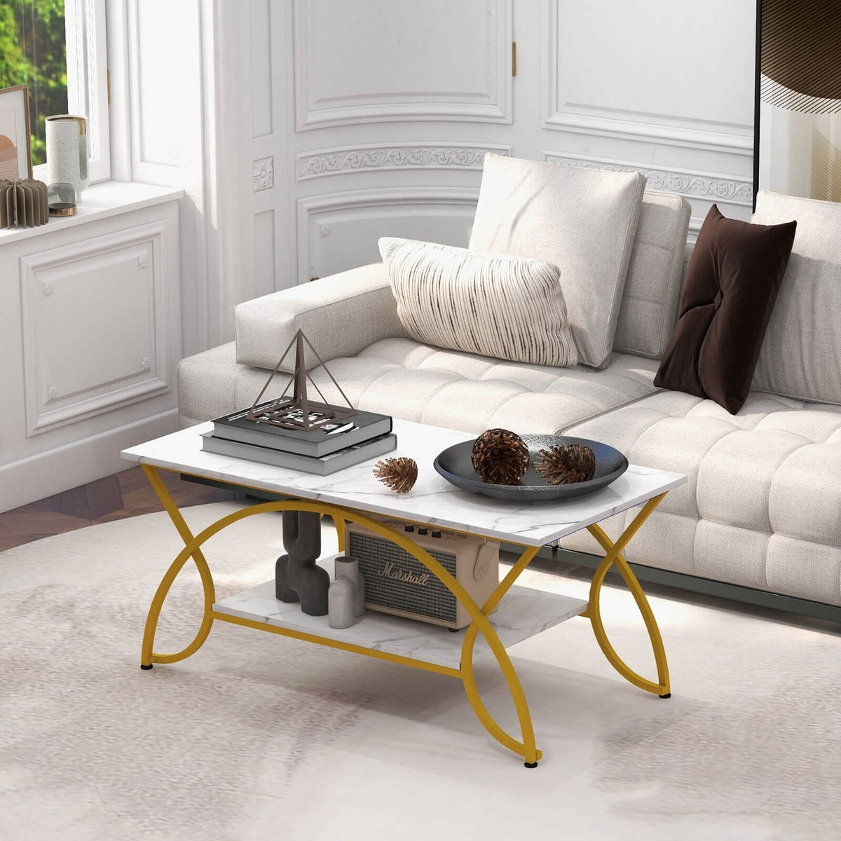 Rechteckiger Couchtisch mit 2 Ebenen, weißer Marmoroptik-Tischplatte mit goldenem, geschwungenem Metallgestell