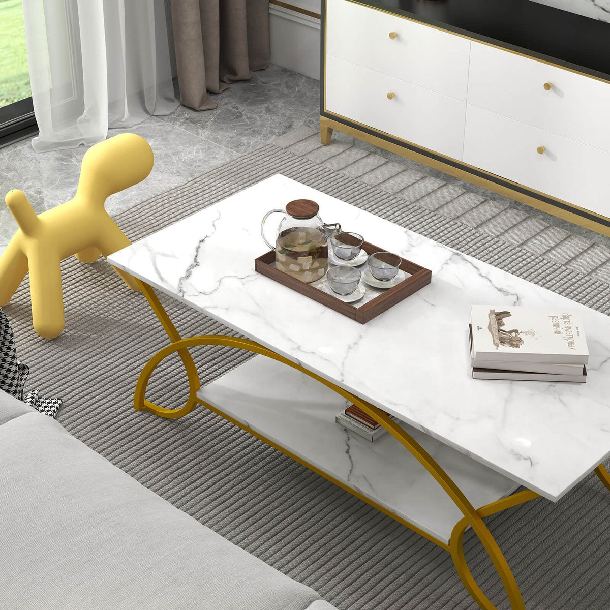 Rechteckiger Couchtisch mit 2 Ebenen, weißer Marmoroptik-Tischplatte mit goldenem, geschwungenem Metallgestell