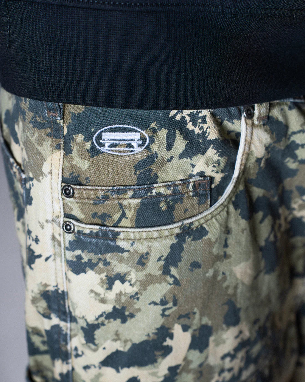 Bermudas Carpenter holgadas de mezclilla 'Classic' de Jacker - Camuflaje