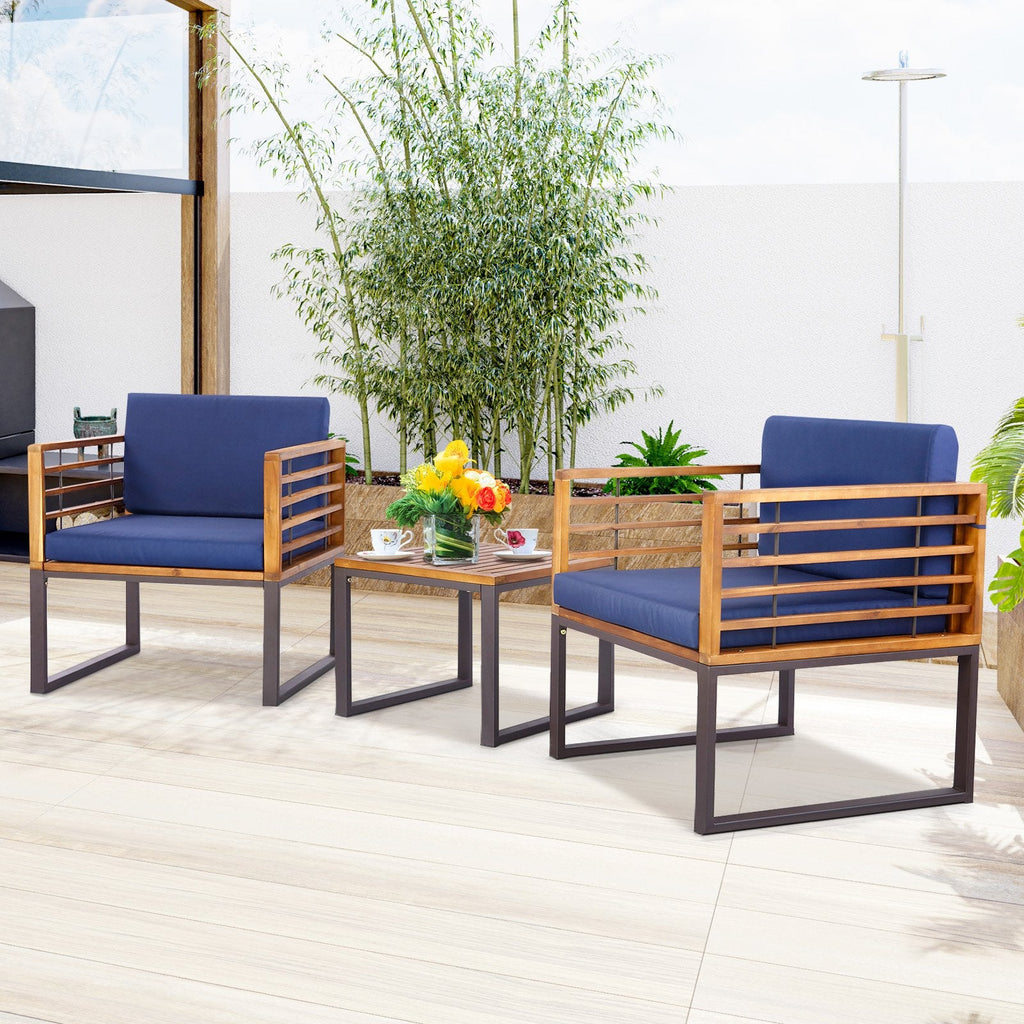 Juego de Conversación para Patio de 3 Piezas, 2 Sillas con Estructura de Metal Soportan 400 lb con Respaldo de Listones de Acacia, Cojines Azul Marino con Cuerdas de Amarre y Mesa de 20 in con Tapa de Madera