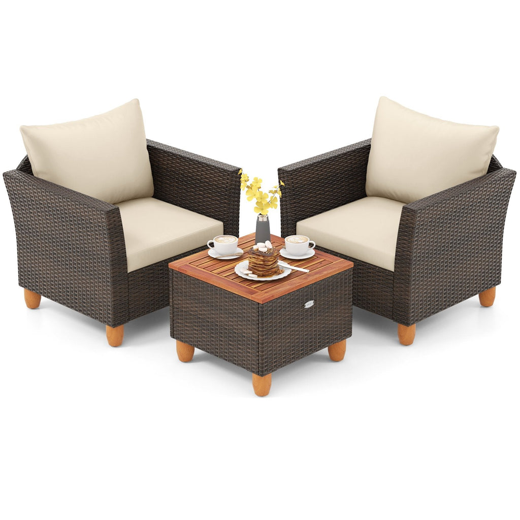 3-teiliges Rattan-Terrassenmöbel-Set, 2 Einzelsessel mit beigen Auflagen und ein 20 Zoll großer Klapp-Beistelltisch aus Akazienholz mit Stauraum