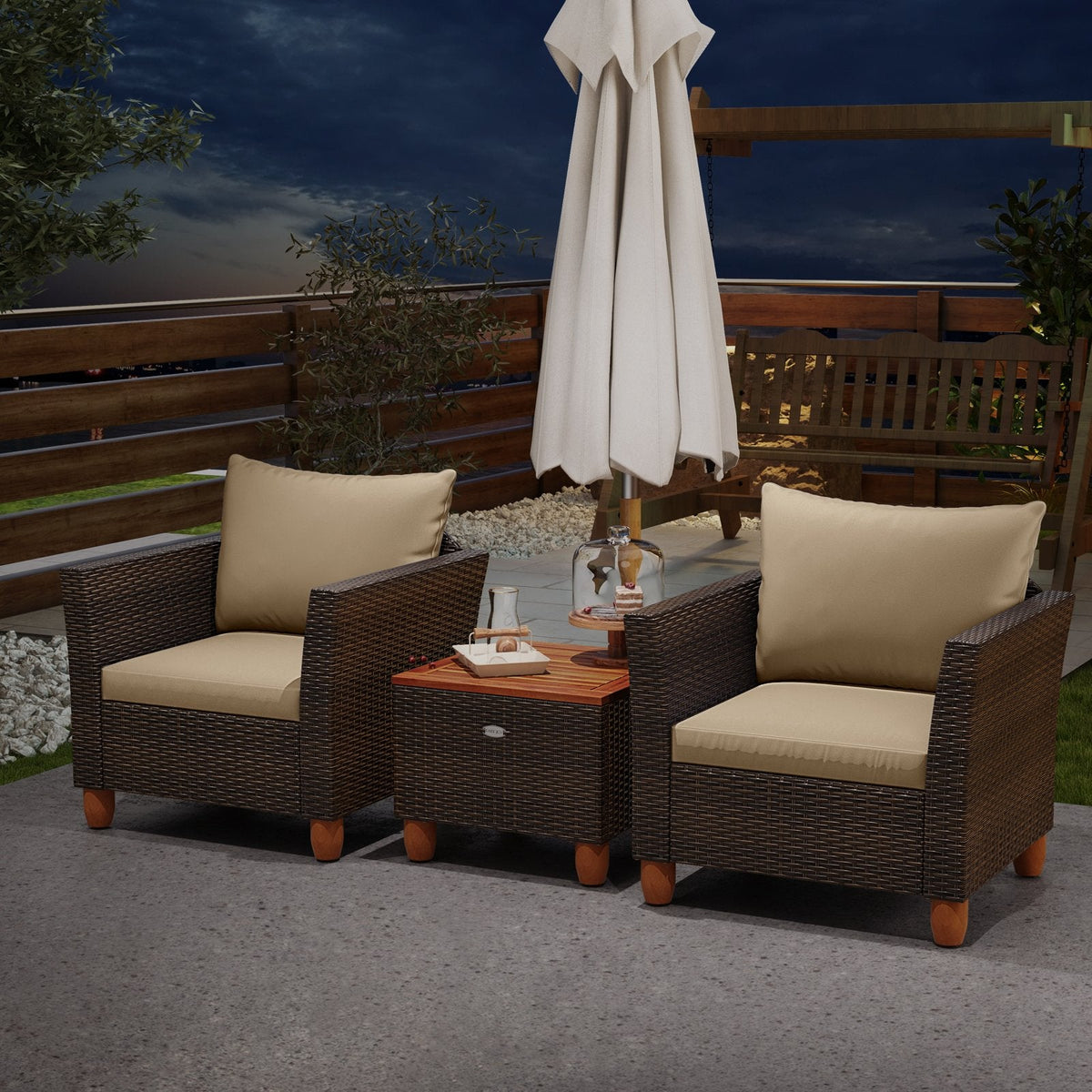 3-teiliges Rattan-Terrassenmöbel-Set, 2 Einzelsessel mit beigen Auflagen und ein 20 Zoll großer Klapp-Beistelltisch aus Akazienholz mit Stauraum
