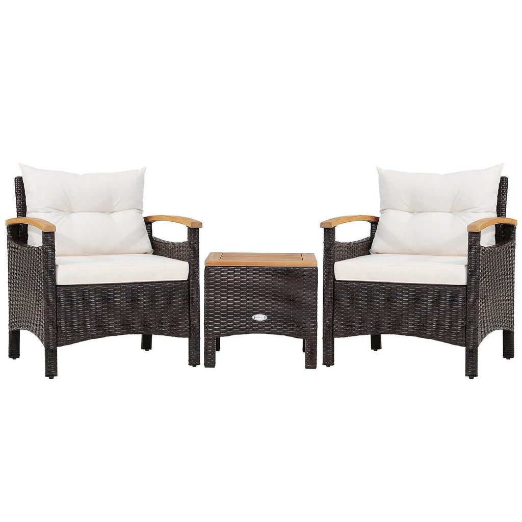 Salon de jardin en rotin 3 pièces, 2 fauteuils simples avec accoudoirs en acacia supportant 350 lb, coussins blanc cassé et table d'appoint avec plateau en acacia de 17,5 po