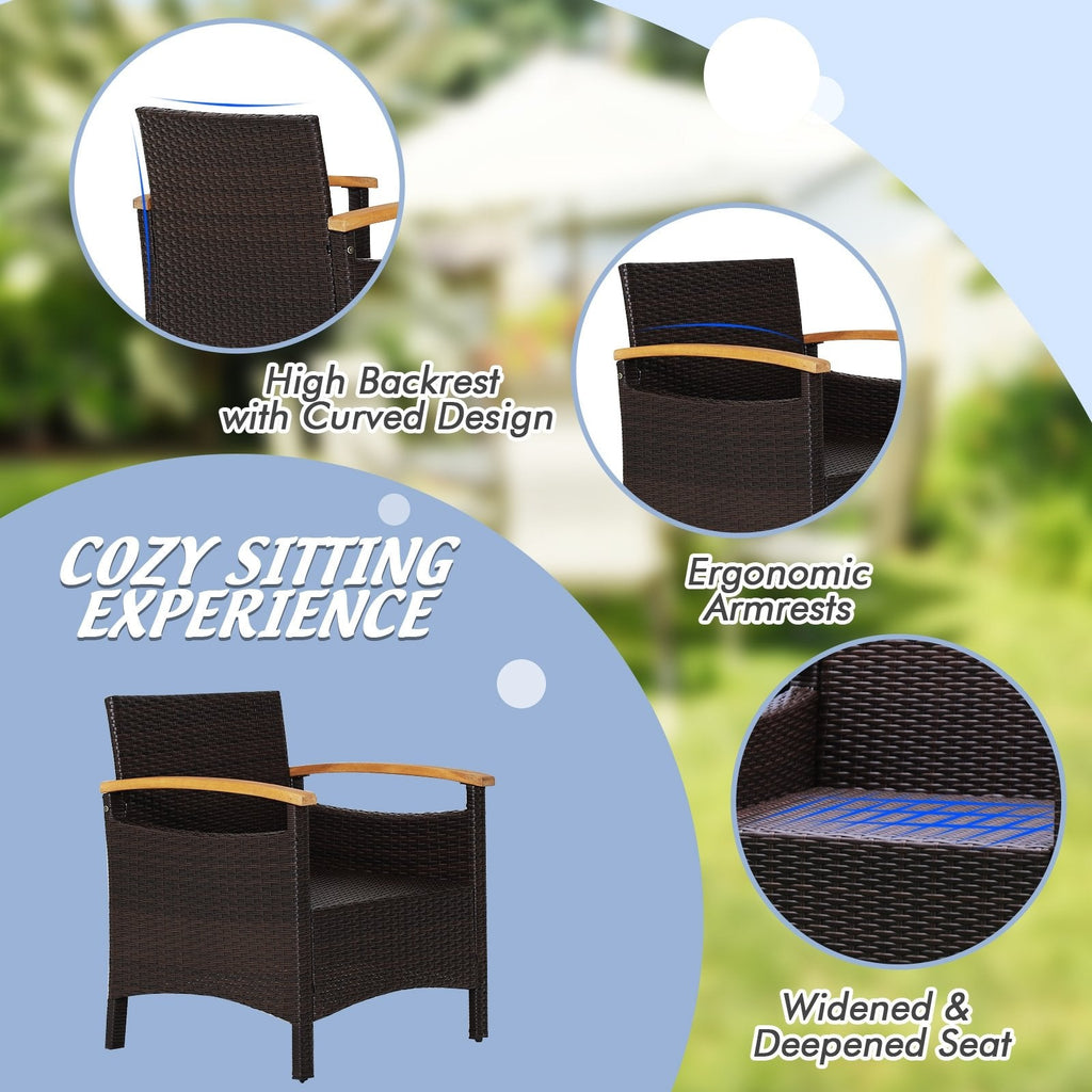 3-teiliges Rattan-Terrassenset, 2 Einzelsessel mit Akazienholz-Armlehnen bis 160 kg belastbar, marineblaue Polster und ein 44,5 cm Beistelltisch mit Akazienholzplatte