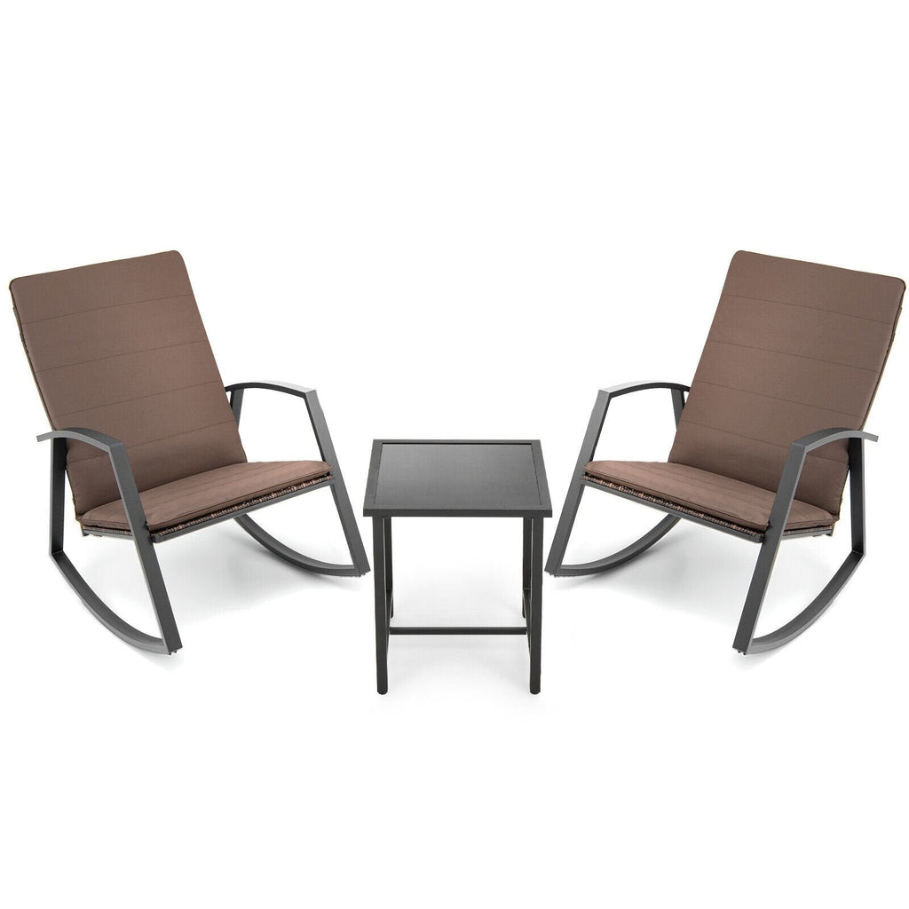 Juego de 3 piezas de mecedoras para patio: 2 mecedoras con respaldo alto, resistentes hasta 330 lb, con cojines marrones y una mesita auxiliar con tablero de vidrio de 17 in.