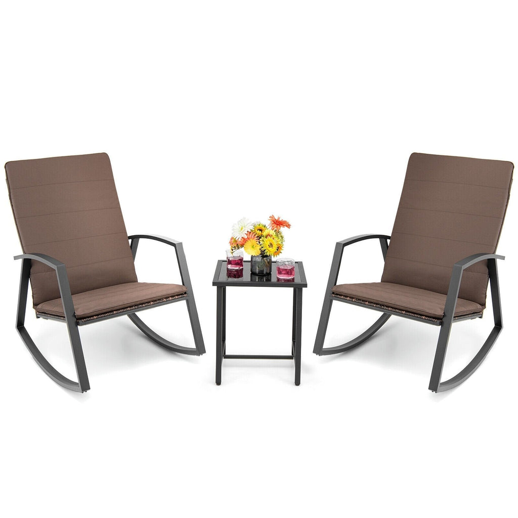 Juego de 3 piezas de mecedoras para patio: 2 mecedoras con respaldo alto, resistentes hasta 330 lb, con cojines marrones y una mesita auxiliar con tablero de vidrio de 17 in.