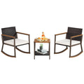 3-teiliges Bistro-Set aus Rattan mit Schaukelstühlen, 2 Schaukelstühle bis 181 kg belastbar mit cremeweißen Polstern und einem zweistöckigen Tisch mit Akazienholzplatte