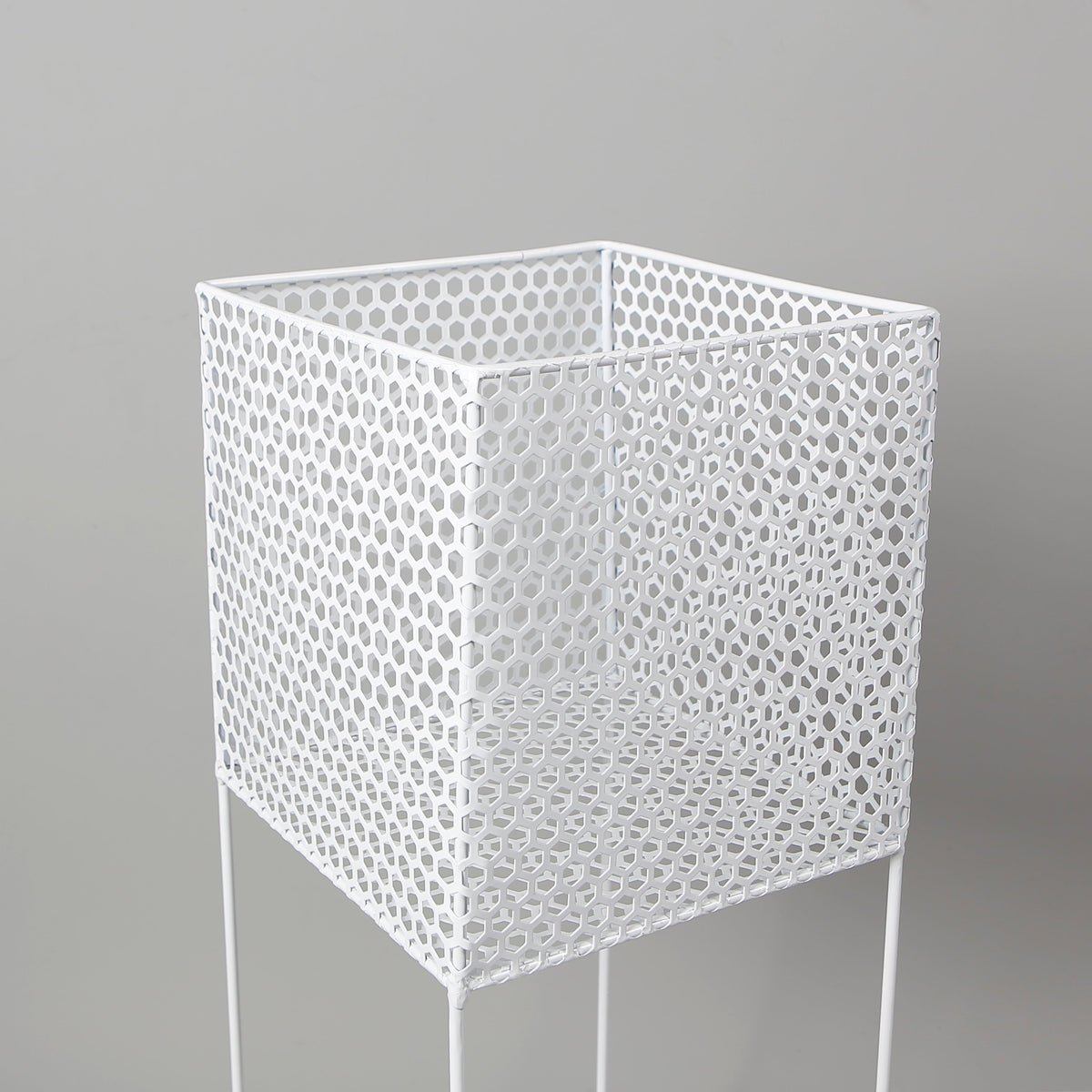 Salma White Raised Metal Pot Planter 2.3’
