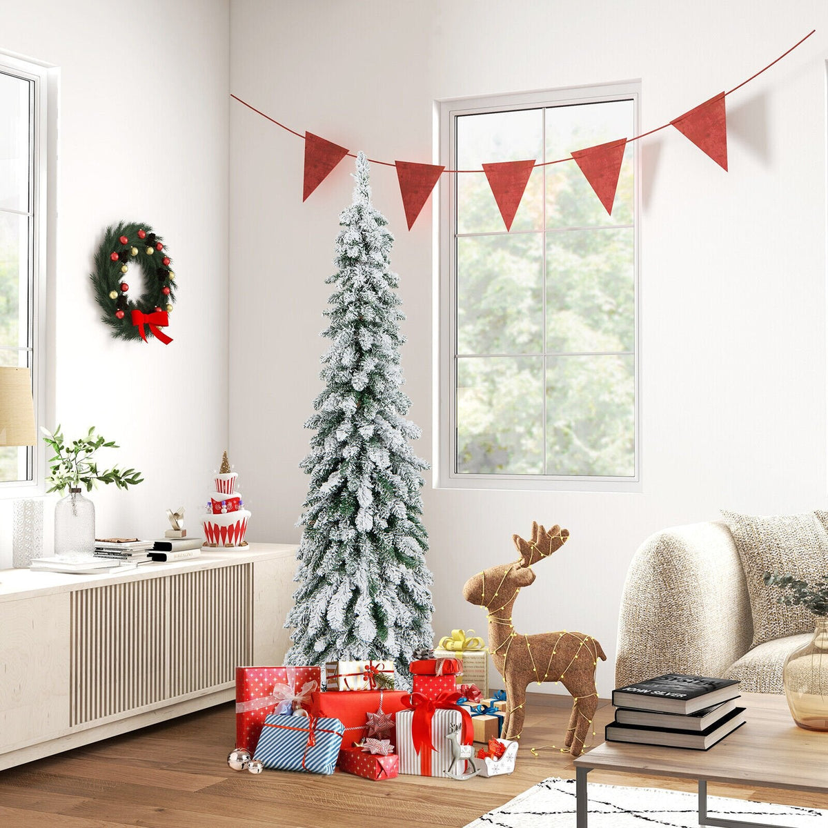 152 cm hoher, vorbeleuchteter, schmaler Weihnachtsbaum in Stiftform mit Schneebeflockung, 334 Zweigspitzen, 150 LEDs und 11 Leuchtmodi