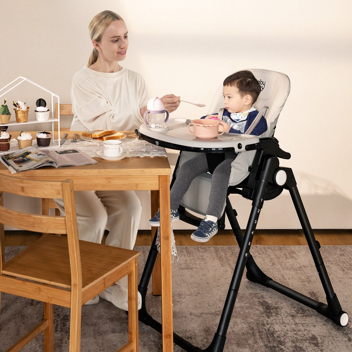 4-in-1-Baby-Hochstuhl mit 6 einstellbaren Höhen – Grau