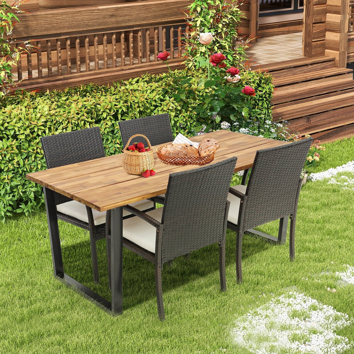 Juego de comedor de ratán para patio de 5 piezas, mesa de 69 pulgadas con cubierta de acacia, orificio de 2 pulgadas con tapa para paraguas y 4 sillones acolchados