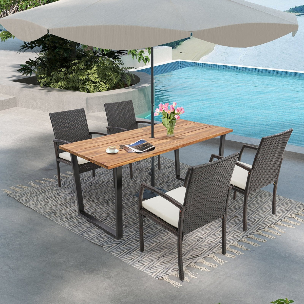 Juego de comedor de ratán para patio de 5 piezas, mesa de 69 pulgadas con cubierta de acacia, orificio de 2 pulgadas con tapa para paraguas y 4 sillones acolchados
