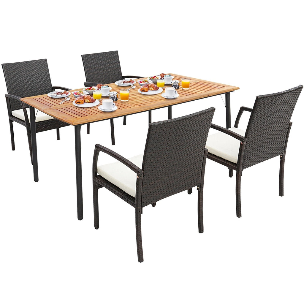 5-teiliges Esszimmer-Set aus Terrassen-Rattan, 63 Zoll großer Tisch mit Akazienholzplatte, Sonnenschirmöffnung und 4 gepolsterten Sesseln