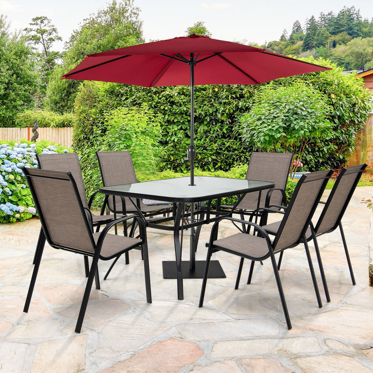 Ensemble de salle à manger de jardin 7 pièces pour 6 personnes, table en verre trempé de 55 pouces et six chaises empilables à dossier haut avec assise et dossier en toile, marron
