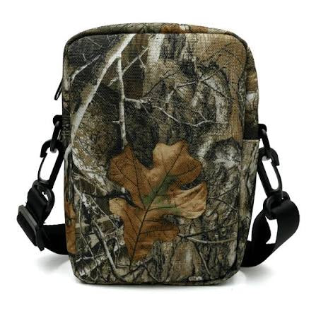 Bolso lateral 'Anywhere' de Slushcult - Camuflaje de árbol
