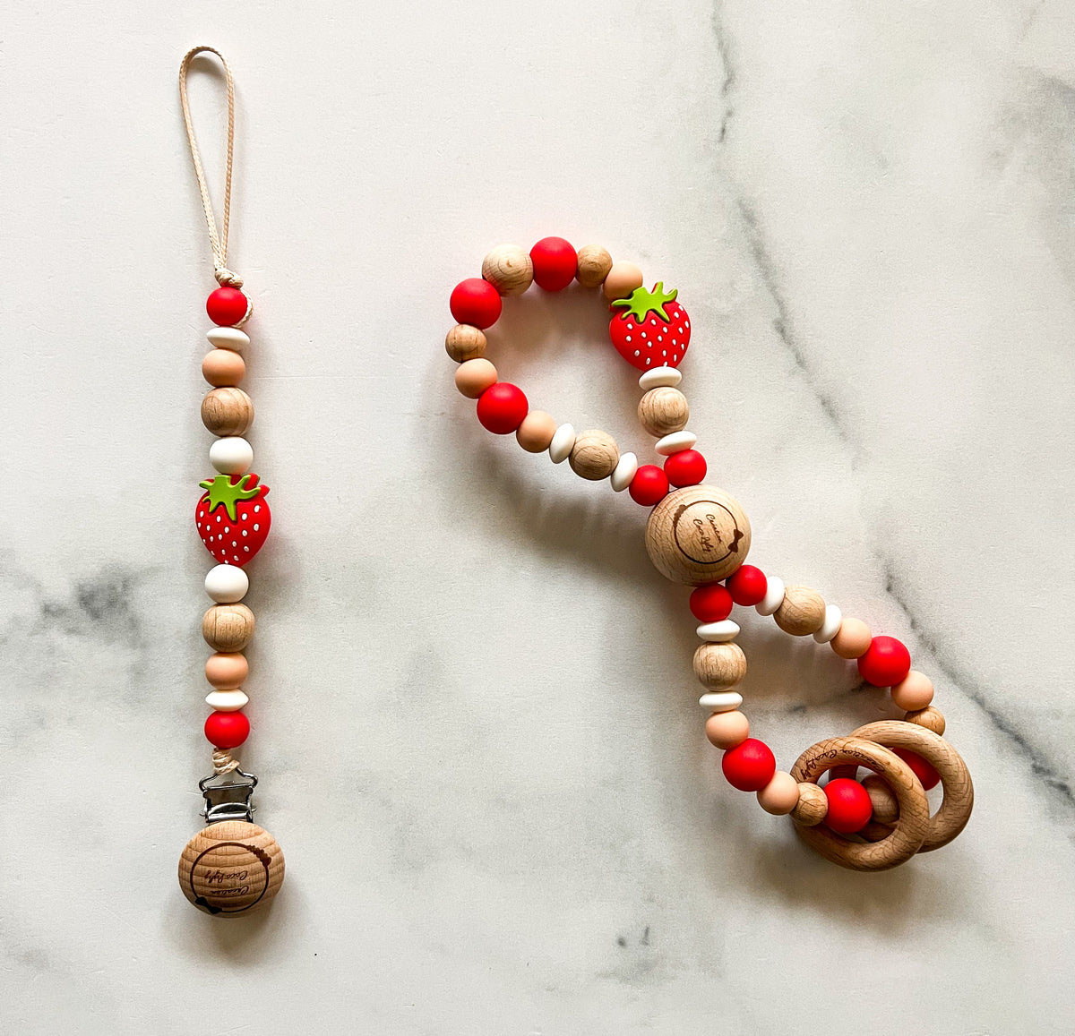 Duo attache-sucette et hochet infini fraise (voir description)
