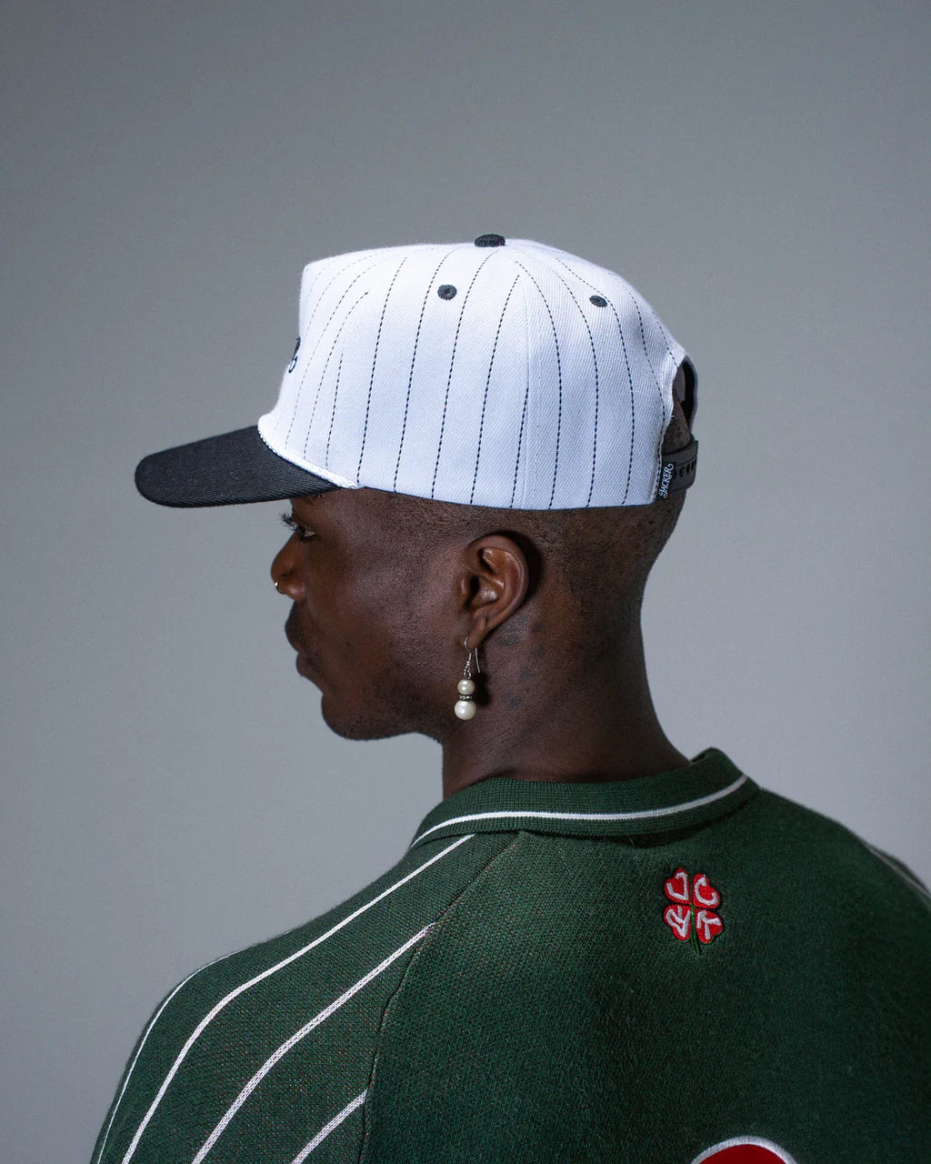 Gorra Snapback Jacker 'Classic Stripe' - Negro/Blanco