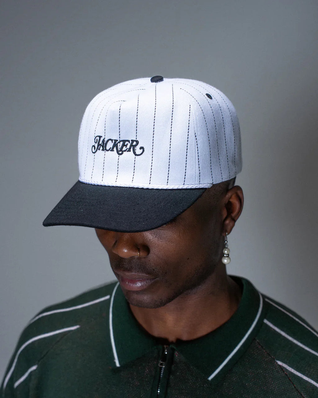 Gorra Snapback Jacker 'Classic Stripe' - Negro/Blanco
