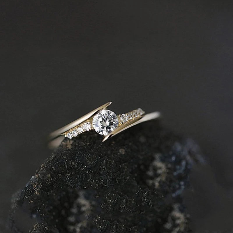 Huitan Modern Design Wedding Ring for Women Inlay AAA Cubic Zirconia Stone Luxury Gold Color Engagement Rings Hot Trendy Jewelry