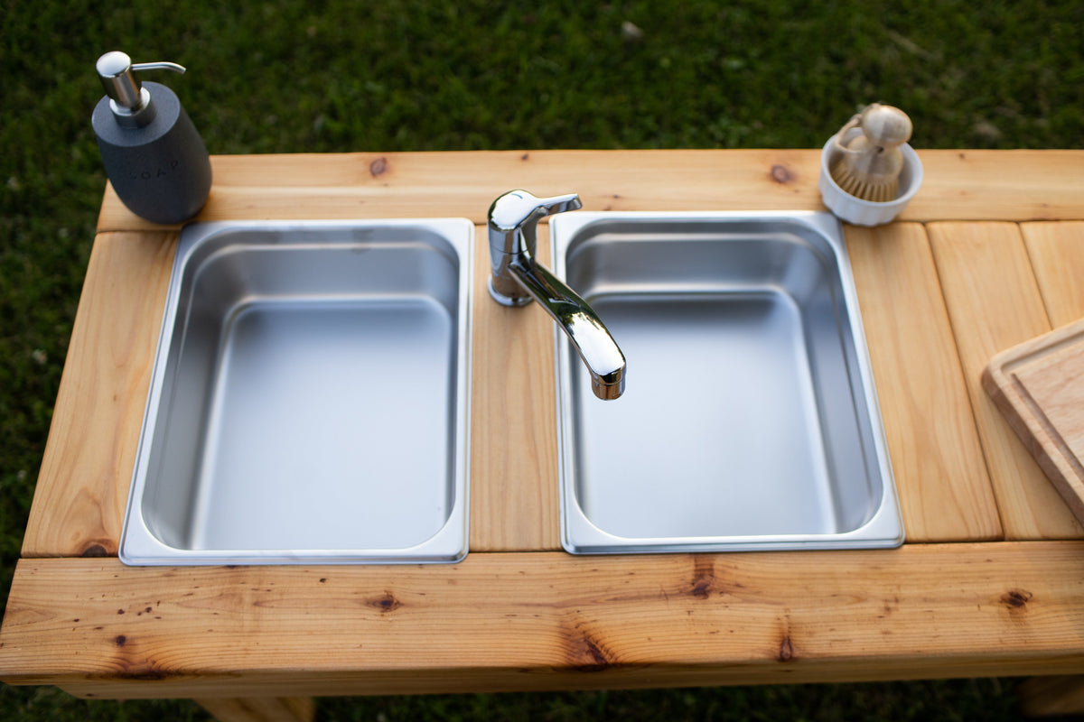 Simple Mud Kitchen (no shelf)