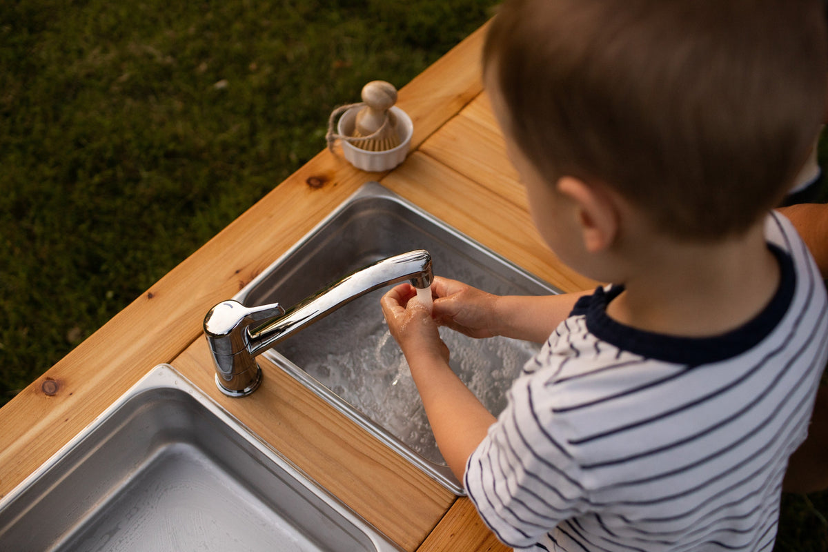 Simple Mud Kitchen (no shelf)