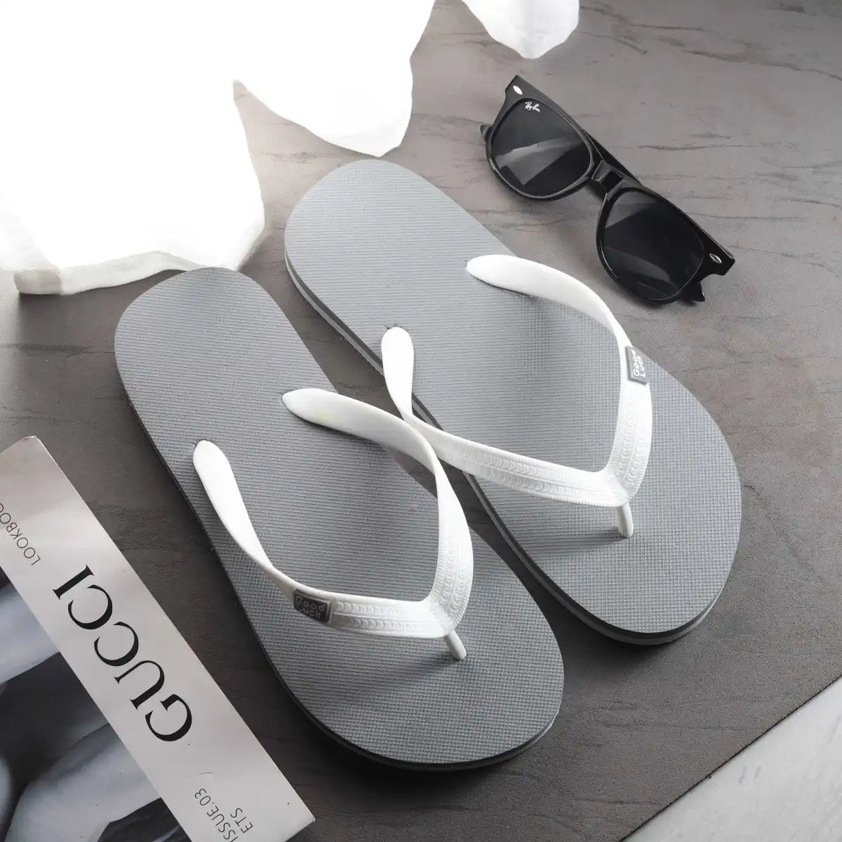 2024 transfrontalier une livraison gratuite sandales d'été homme couleur bonbon tongs décontractées de plage antidérapantes