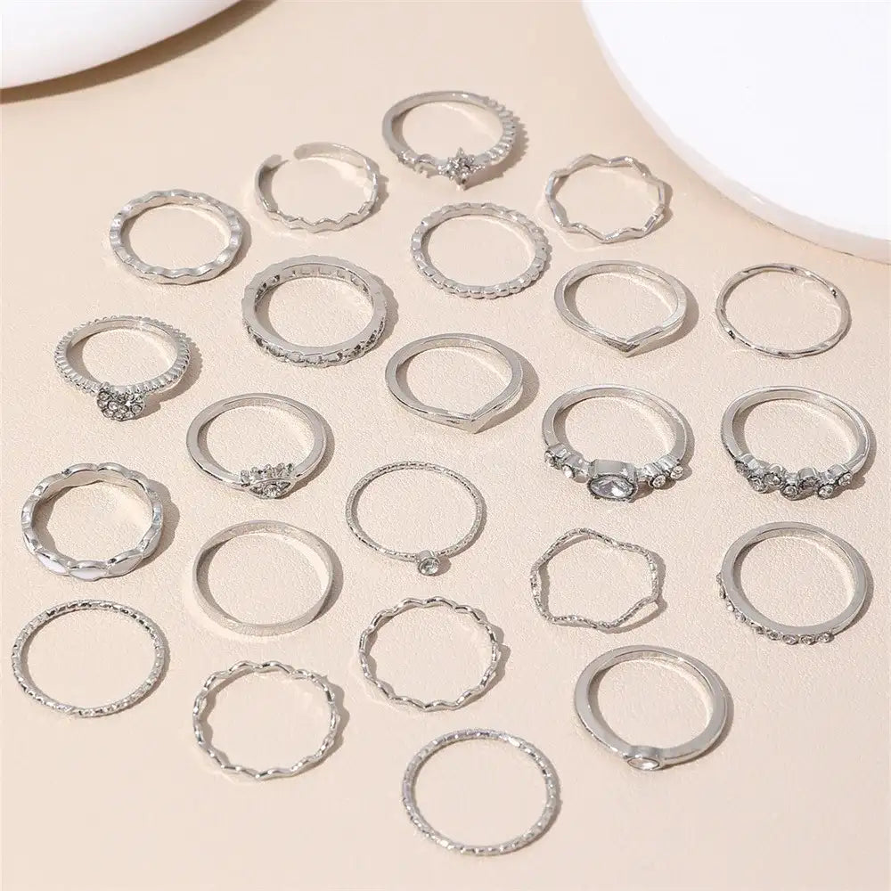 Set de anillos midi modernos y sencillos para mujer – Diseños de estrella y luna con cristales de BellemApple