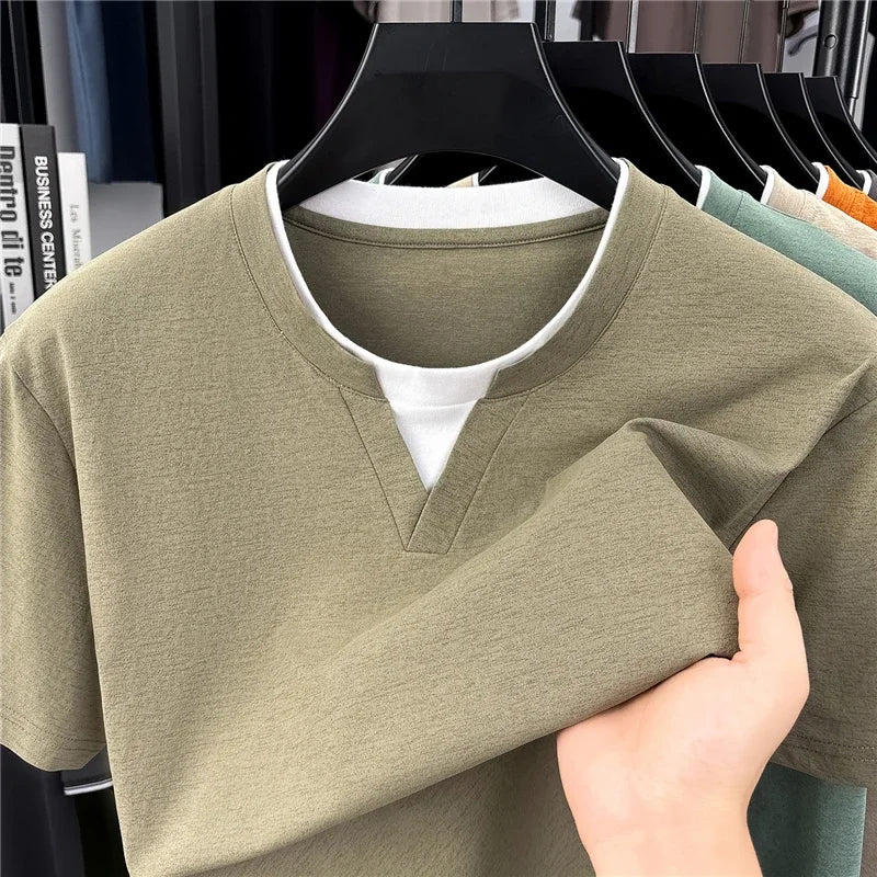 T-shirt col V homme avec faux détail deux pièces en tissu doux et élastique pour un usage quotidien et décontracté
