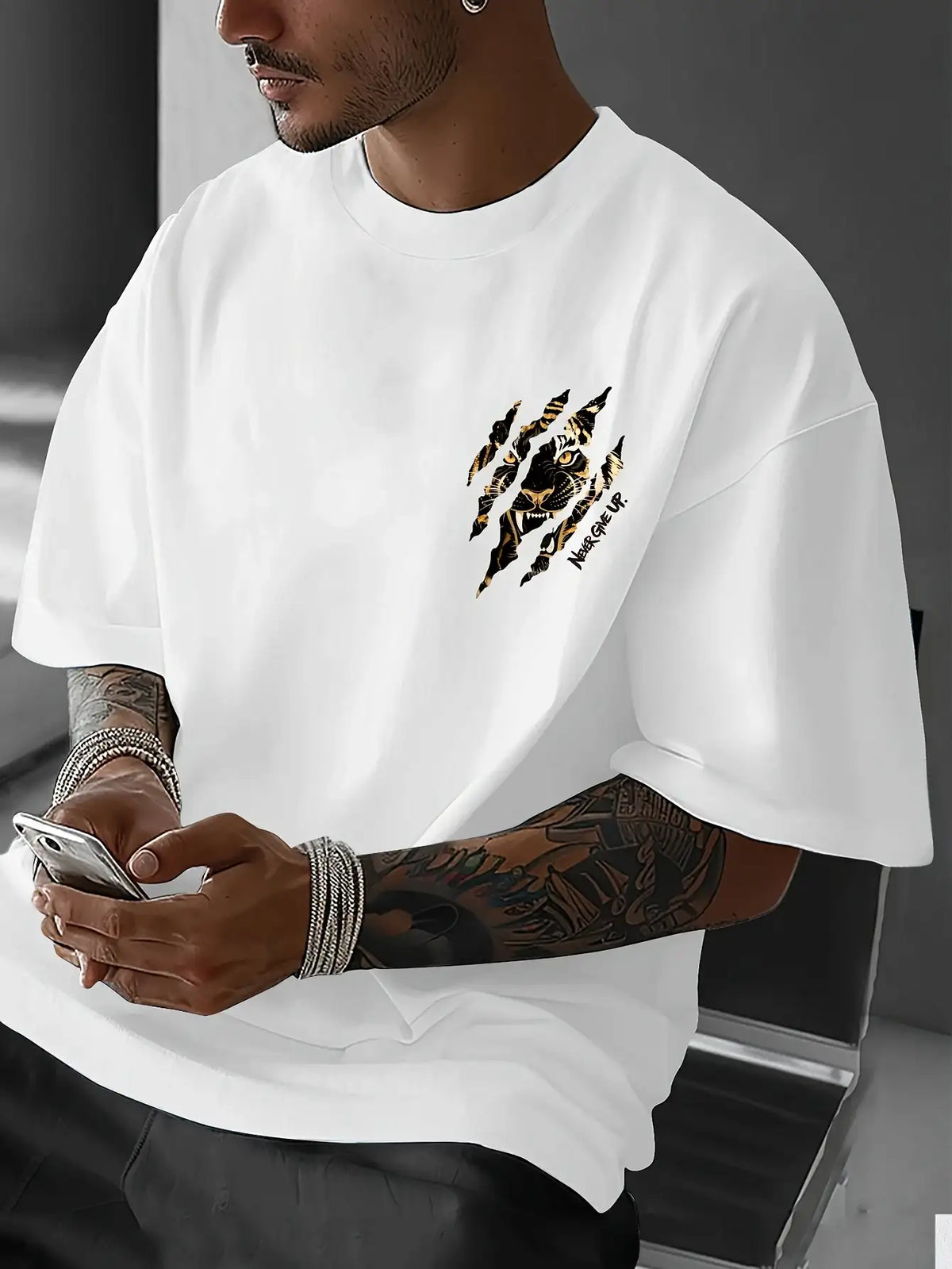 T-shirt homme en 100 % coton doux et de première qualité, motif « Griffe de tigre, ne jamais abandonner », idéal pour un style audacieux et streetwear estival