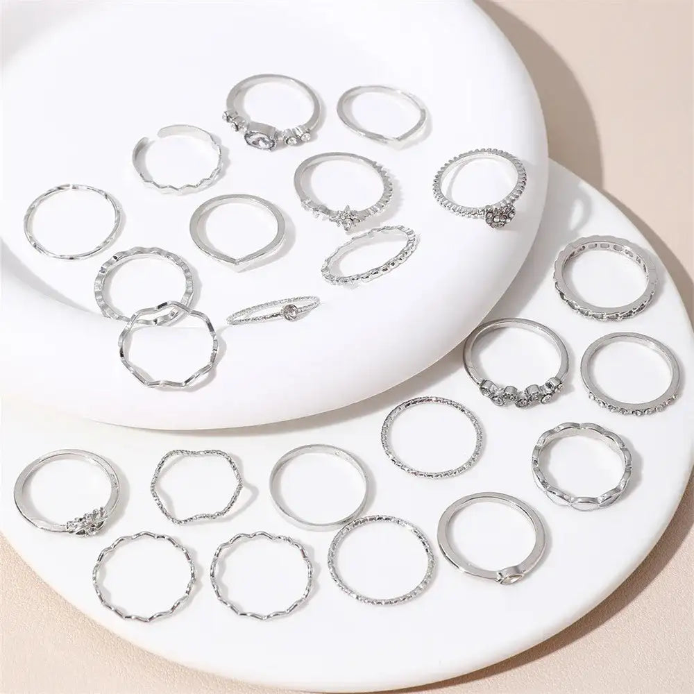 Set de anillos midi modernos y sencillos para mujer – Diseños de estrella y luna con cristales de BellemApple