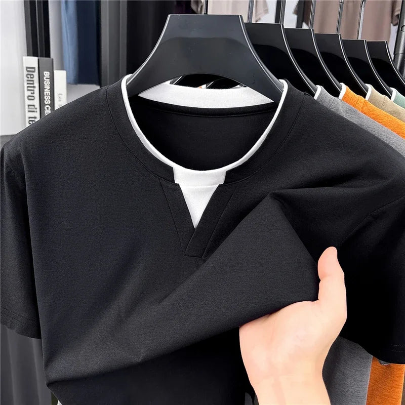 T-shirt col V homme avec faux détail deux pièces en tissu doux et élastique pour un usage quotidien et décontracté