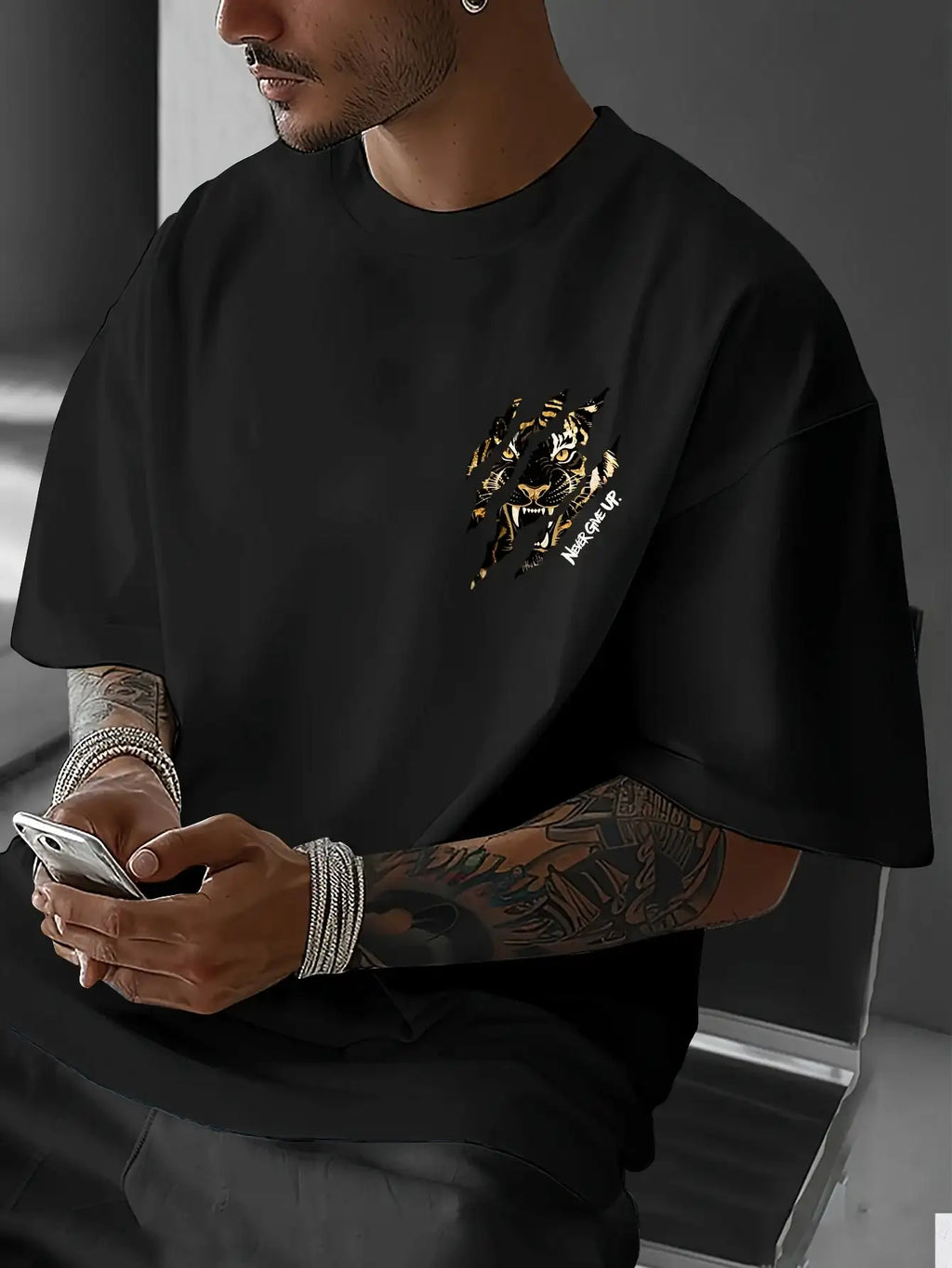 T-shirt homme en 100 % coton doux et de première qualité, motif « Griffe de tigre, ne jamais abandonner », idéal pour un style audacieux et streetwear estival