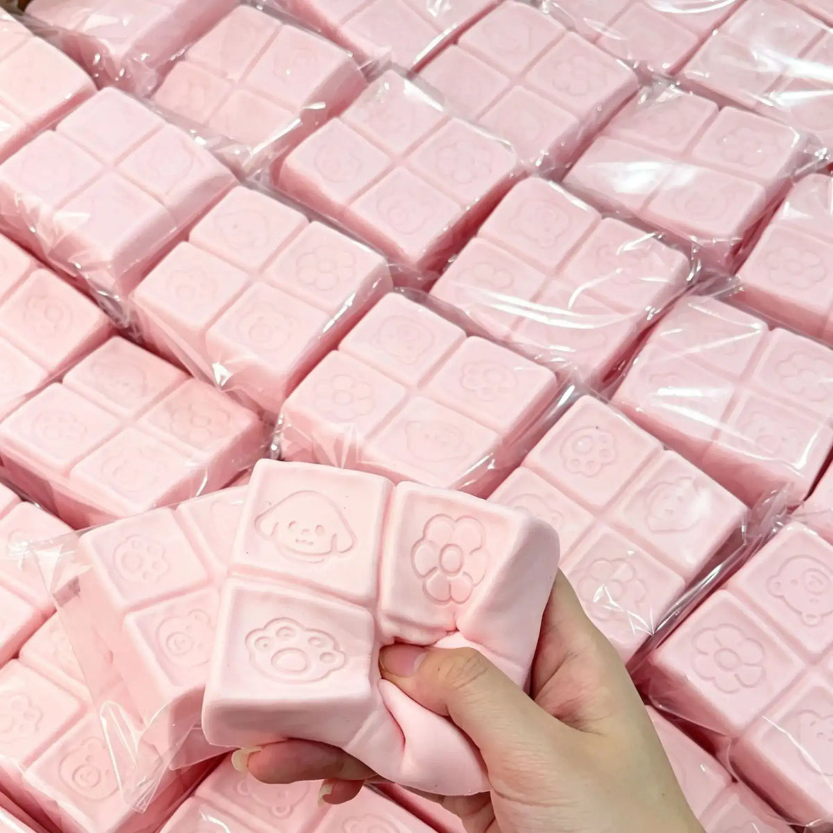 Lindo juguete antiestrés de cuatro cuadrículas con diseño de dibujos animados, barra de chocolate rosa suave, juguete sensorial de apretar con forma de perro, oso, flor y huella, juguete de levantamiento lento para aliviar el estrés, regalo para niños
