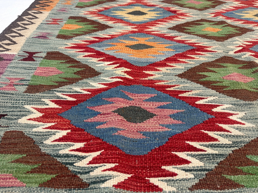 Kilim afgano de Maimana — Rombos dentados en salvia y rubí | 5' × 6'7"