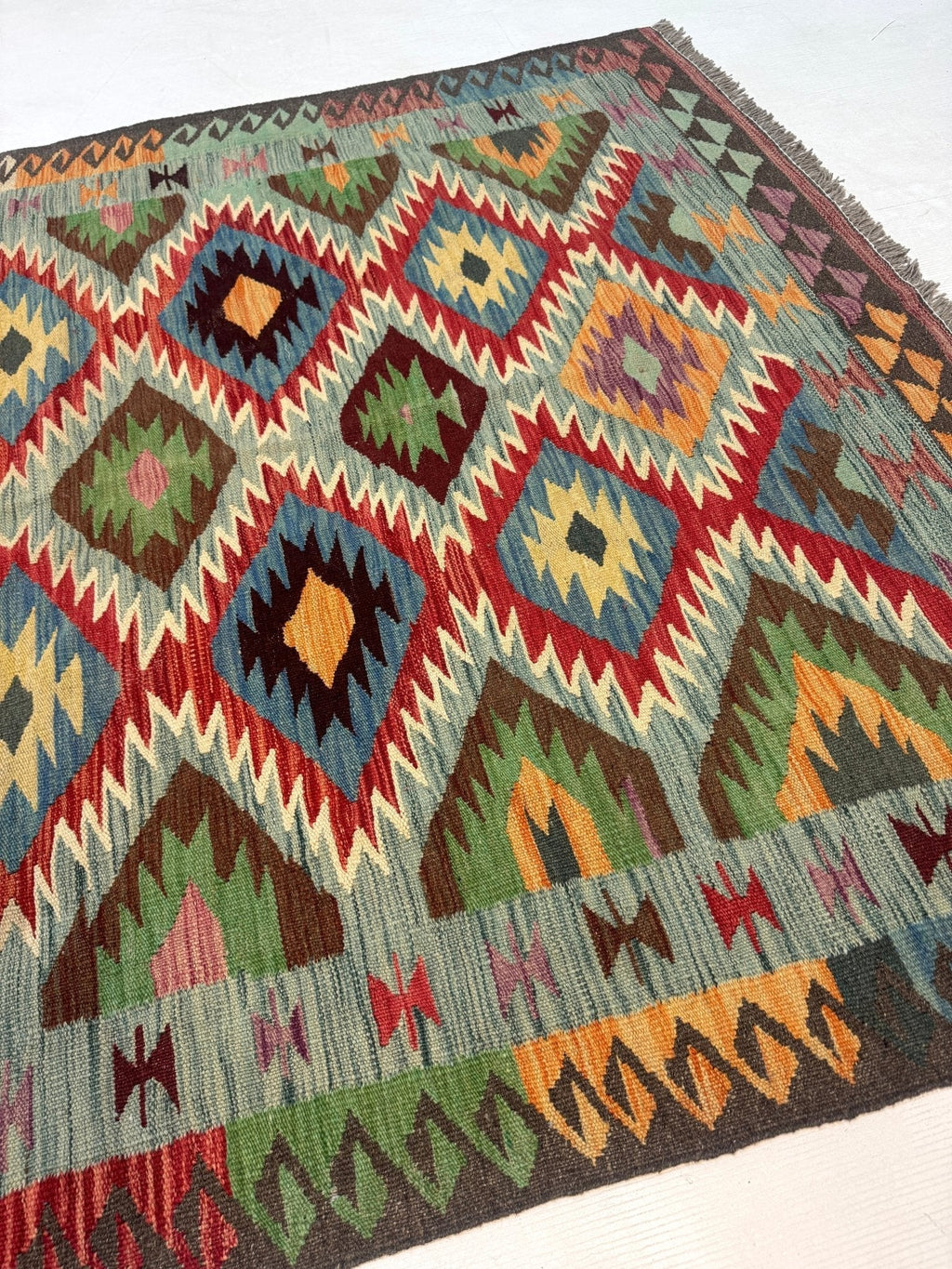Kilim afgano de Maimana — Rombos dentados en salvia y rubí | 5' × 6'7"