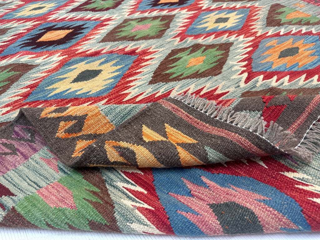 Kilim afgano de Maimana — Rombos dentados en salvia y rubí | 5' × 6'7"