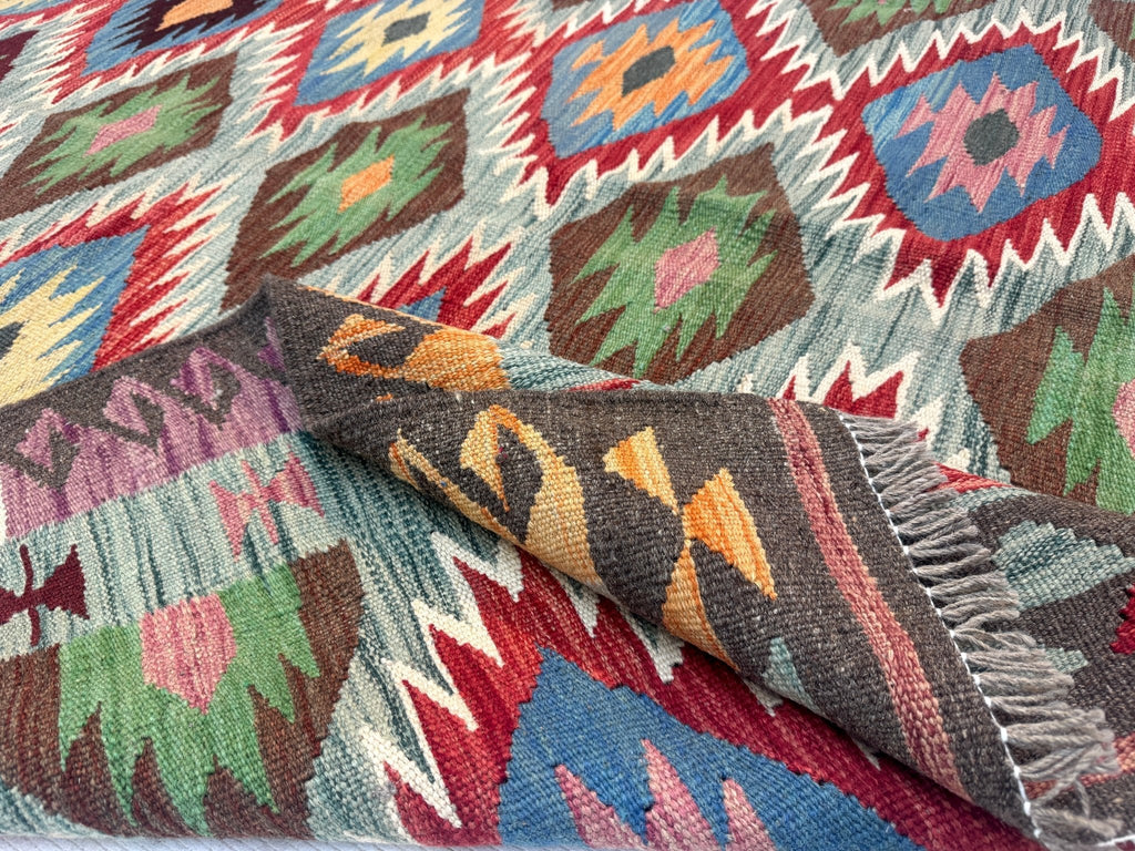 Kilim afgano de Maimana — Rombos dentados en salvia y rubí | 5' × 6'7"
