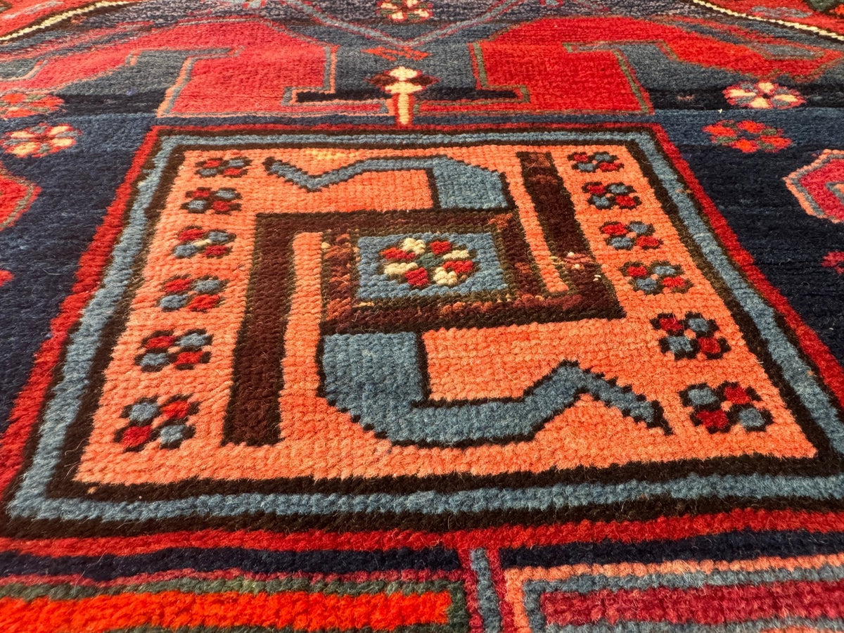 Antiker Karabach-Läufer — Safran- & Rubinrote Wolkenbänder | 3'4" × 9'