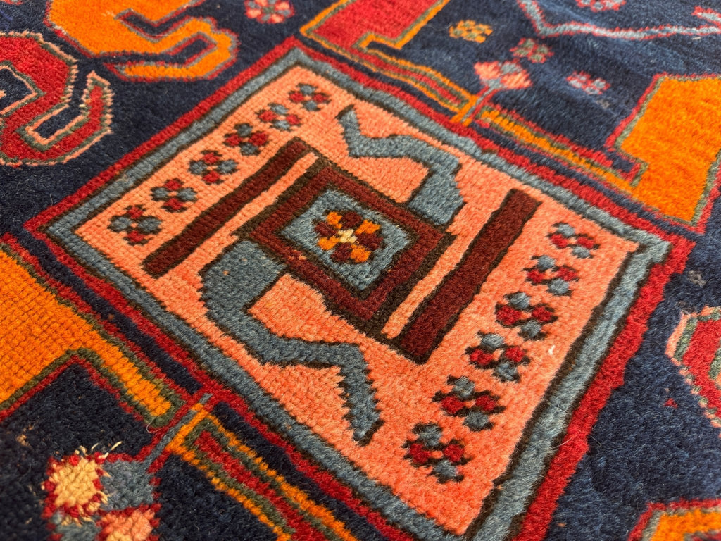 Antiker Karabach-Läufer — Safran- & Rubinrote Wolkenbänder | 3'4" × 9'