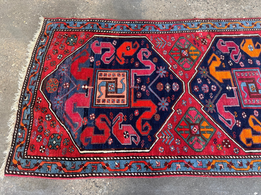 Antiker Karabach-Läufer — Safran- & Rubinrote Wolkenbänder | 3'4" × 9'