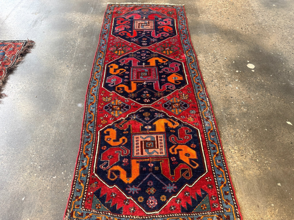 Antiker Karabach-Läufer — Safran- & Rubinrote Wolkenbänder | 3'4" × 9'