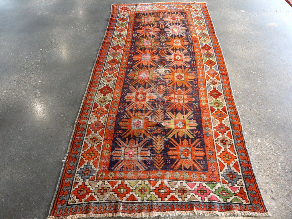 Tapis de couloir ancien caucasien Kazak — Rosaces soleil couleur potiron | 3'11" × 8'10"
