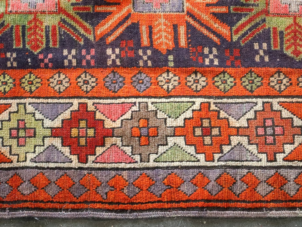 Tapis de couloir ancien caucasien Kazak — Rosaces soleil couleur potiron | 3'11" × 8'10"