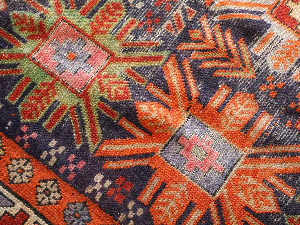 Tapis de couloir ancien caucasien Kazak — Rosaces soleil couleur potiron | 3'11" × 8'10"