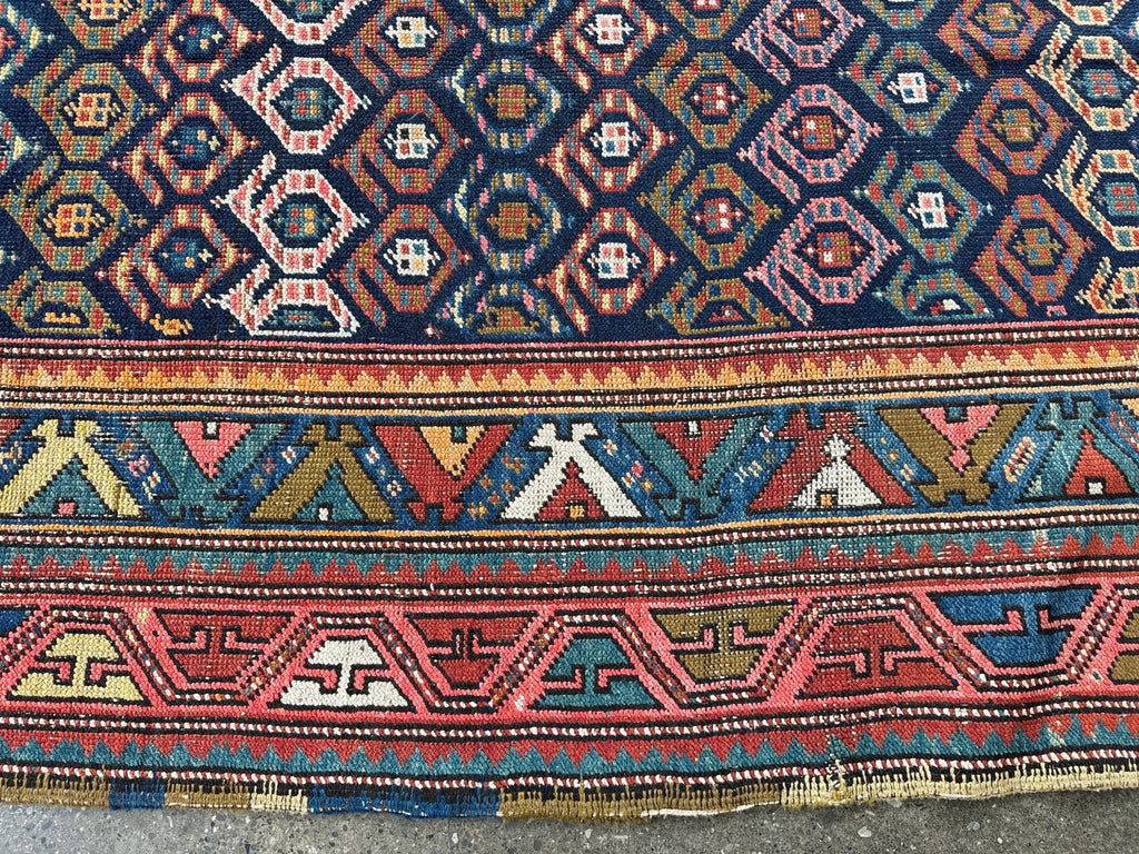 Antiker kaukasischer Kazak-Läufer — Juwelton-Boteh auf Indigo | 4'4" × 13'9"