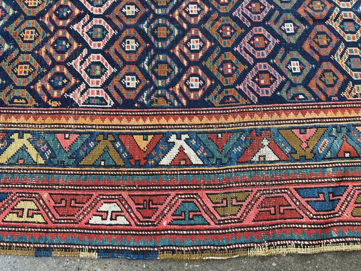 Antiker kaukasischer Kazak-Läufer — Juwelton-Boteh auf Indigo | 4'4" × 13'9"