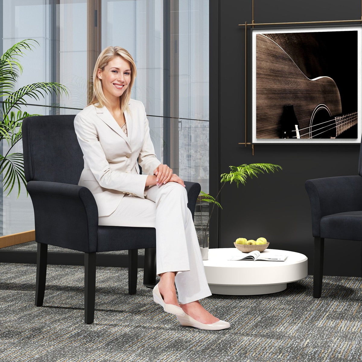 Sillón ejecutivo para visitas tapizado en tela con patas de madera de caucho-Negro