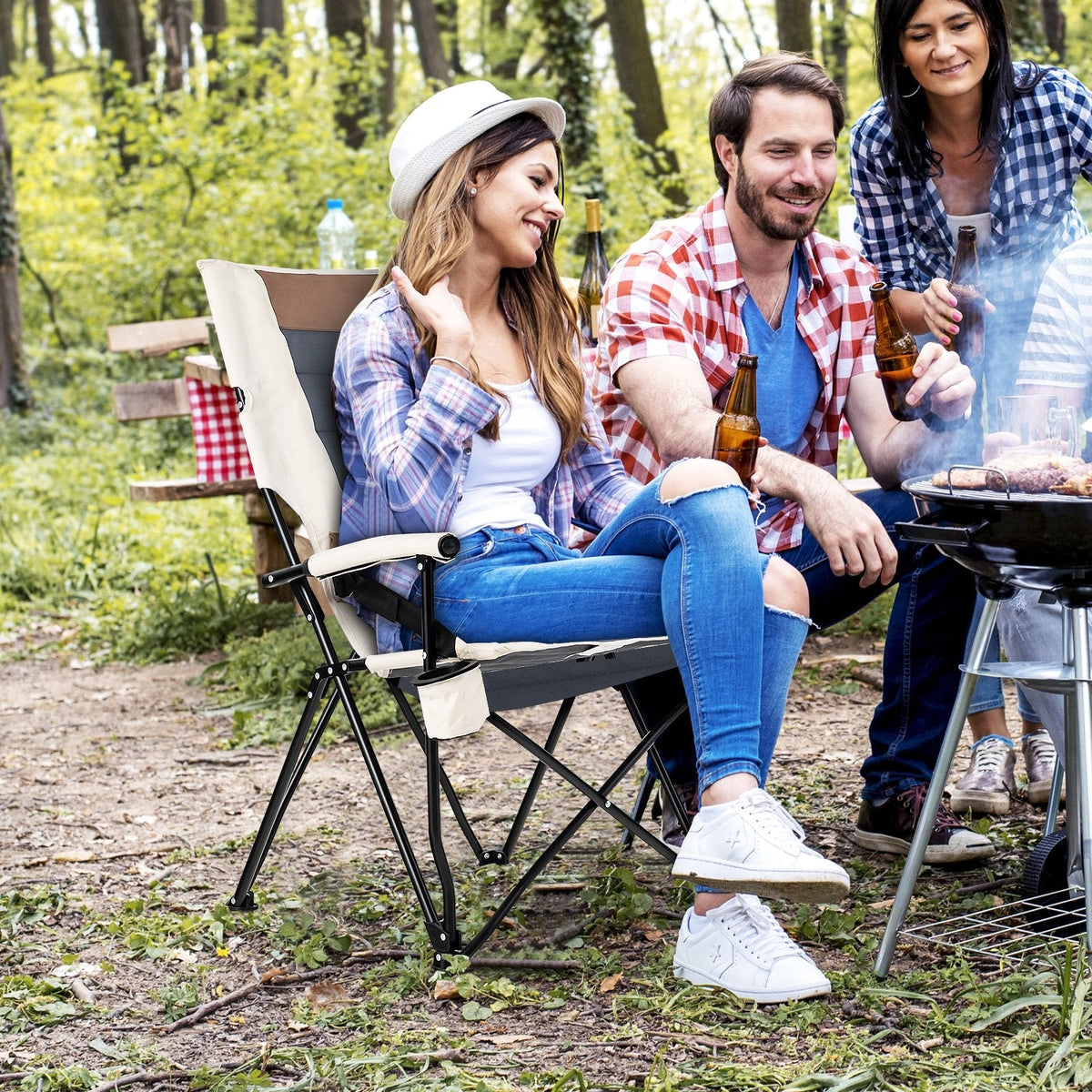 Klappbarer Campingstuhl mit Getränkehalter, Armlehne und Lendenkissen