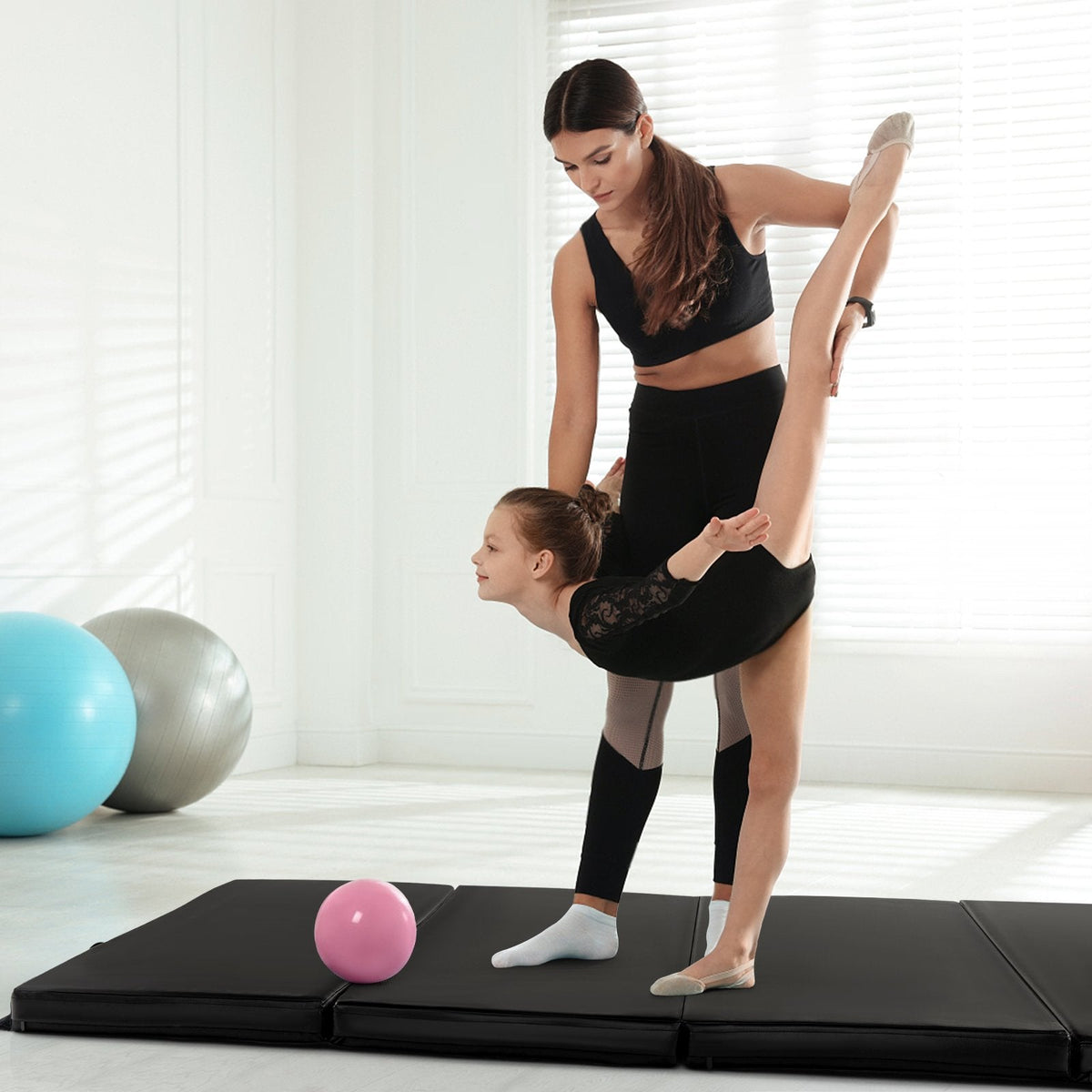Tapis de gymnastique pliable avec poignées de transport et housse amovible en cuir PU anti-transpiration-Noir