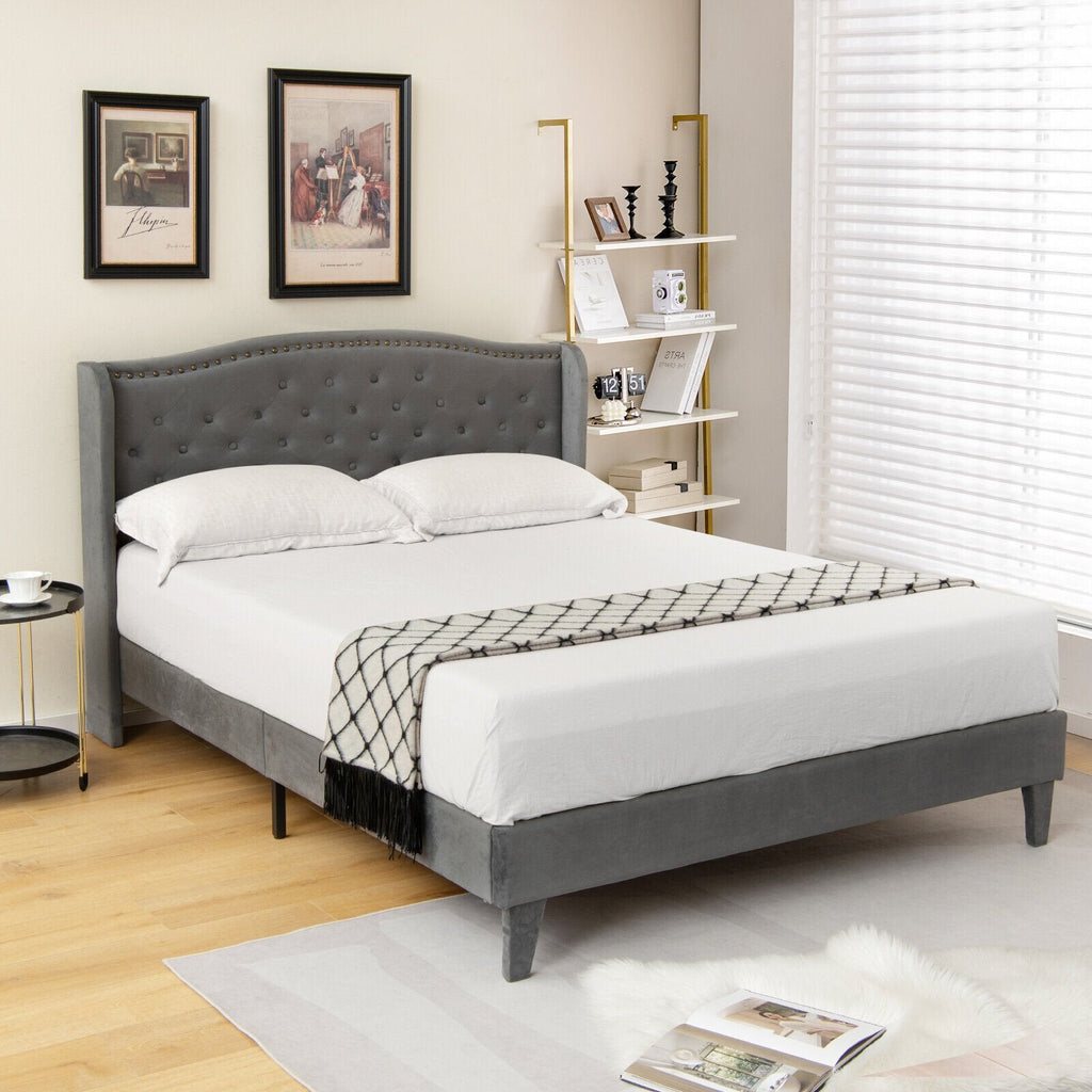 Gepolstertes Full-Size-Plattformbett mit geknöpftem Flügelkopfteil und 12 Holzlatten